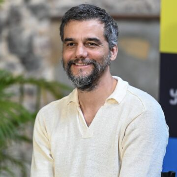 Wagner Moura reflete sobre Salvador e a herança africana da cidade em entrevista internacional