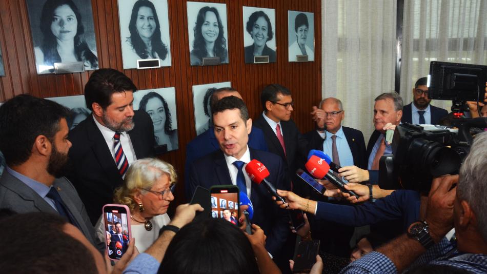 Ministro Jader Filho recebe título de Cidadão Baiano: ‘O que posso fazer é retribuir com mais trabalho’