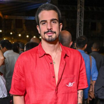 Enzo Celulari prestigia estreia de Wagner Moura em Salvador e celebra retorno do ator aos palcos