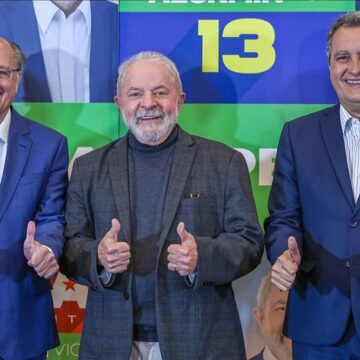 Rui Costa e Alckmin se juntam a Lula em inauguração de fábrica da BYD em Camaçari