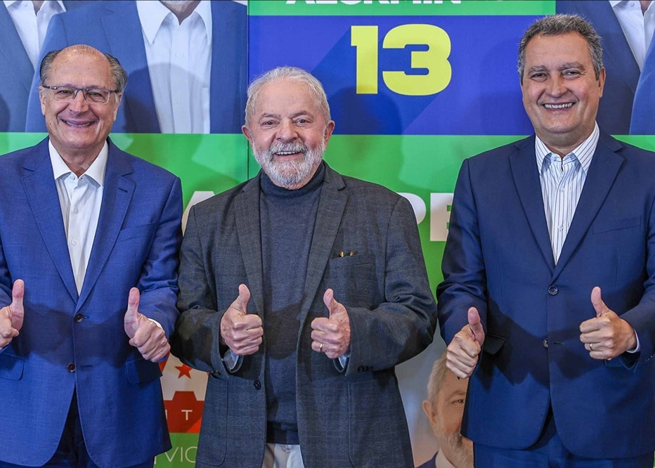 Rui Costa e Alckmin se juntam a Lula em inauguração de fábrica da BYD em Camaçari