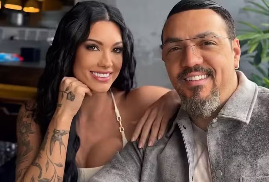 Namorada de Belo explica por que o cantor não tem fotos com ela nas redes sociais Namorada de Belo explica por que o cantor não tem fotos com ela nas redes sociais