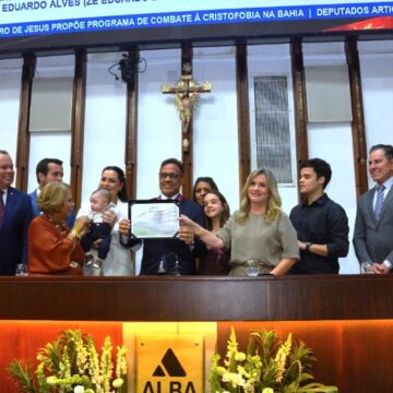 Zé Eduardo ‘Bocão’ recebe Comenda 2 de Julho na Assembleia Legislativa da Bahia