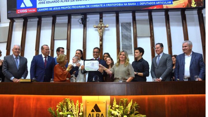 Zé Eduardo ‘Bocão’ recebe Comenda 2 de Julho na Assembleia Legislativa da Bahia