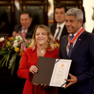 Jerônimo Rodrigues é homenageado na abertura do XVII Consepre em Salvador e destaca papel da Bahia no fortalecimento do Judiciário