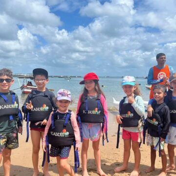 Passeios de canoagem havaiana prometem animar o Dia das Crianças em Salvador