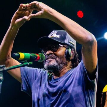Equipe de Edson Gomes atualiza quadro de saúde após problema no Ceará