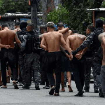 Megaoperação no Rio deixa 64 mortos e 81 presos em confronto com o Comando Vermelho Megaoperação no Rio deixa 64 mortos e 81 presos em confronto com o Comando Vermelho