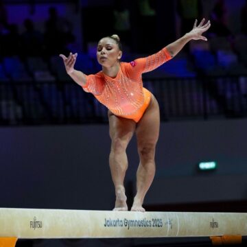 Flávia Saraiva é única brasileira nas finais femininas do Mundial de Ginástica; veja vídeo
