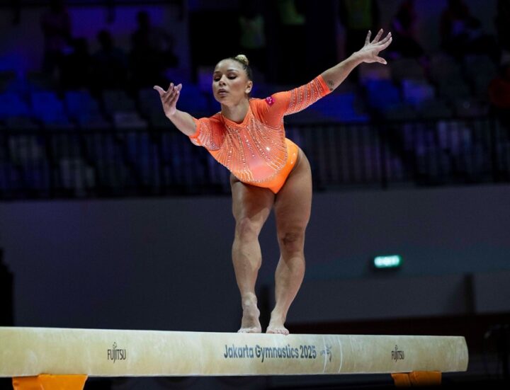 Flávia Saraiva é única brasileira nas finais femininas do Mundial de Ginástica; veja vídeo
