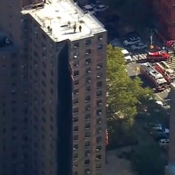 Prédio de 17 andares desmorona parcialmente após explosão de gás em Nova York