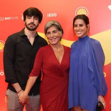 Famosos prestigiam Gloria Pires em première de ‘Sexa’ no Rio; veja fotos