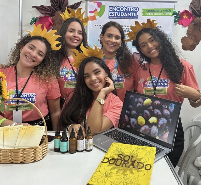 Estudantes da Bahia  criam bronzeador natural com buriti e hibisco