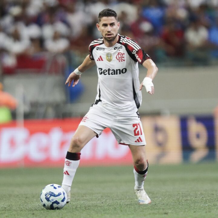 ‘Pura terra’, diz Jorginho sobre gramado da Fonte Nova após derrota do Flamengo para o Bahia