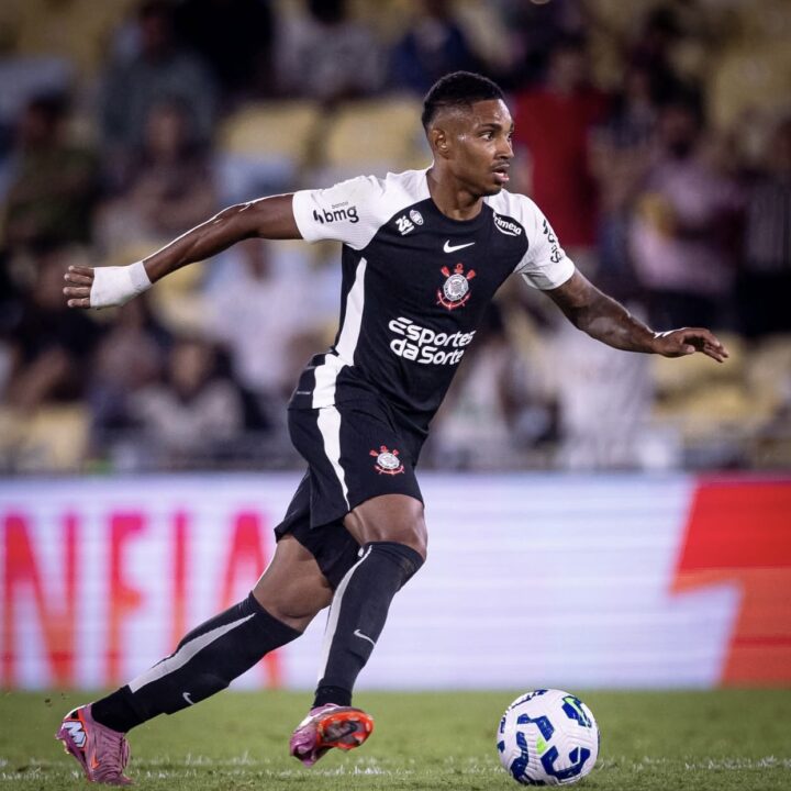 Vitinho passa por cirurgia no joelho e inicia recuperação sob supervisão do Corinthians