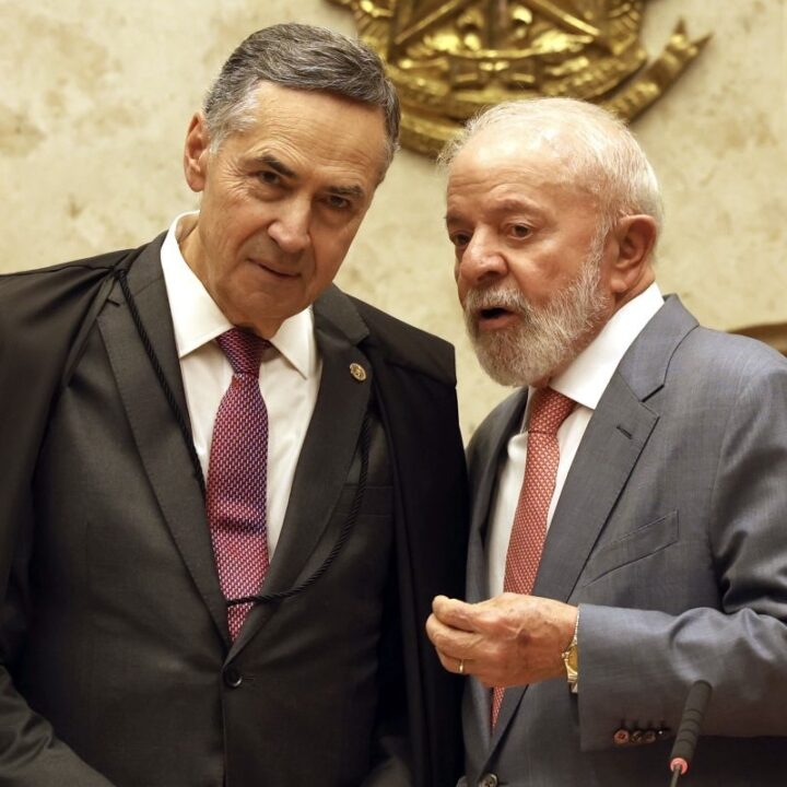 Lula assina aposentadoria de Barroso; saída do STF será oficializada neste sábado (18)