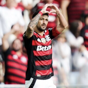 Arrascaeta e família sofrem tentativa de assalto após vitória do Flamengo no Maracanã