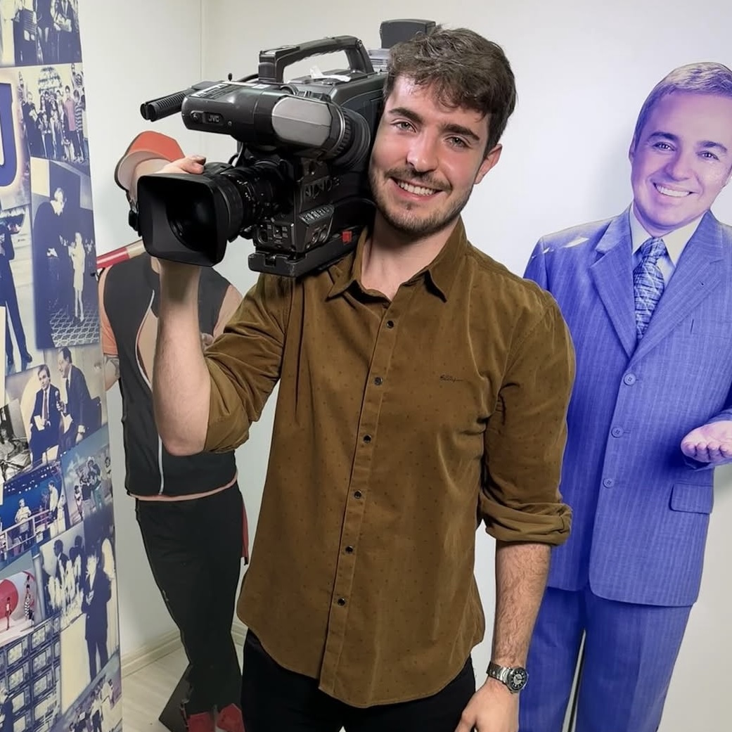 Filho de Gugu, João Augusto, ganha reality na TV sobre sua preparação para se tornar apresentador