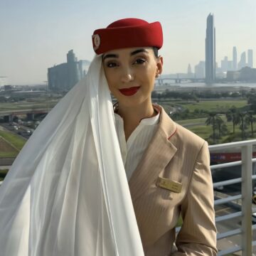 Comissária da Emirates viraliza ao detalhar salário e rotina em Dubai