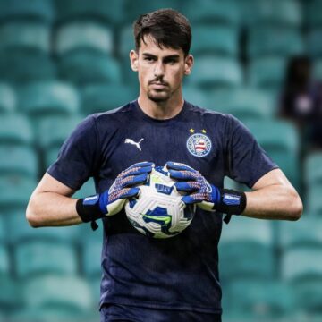 Goleiro revelado pelo Bahia assina pré-contrato com o Santa Cruz