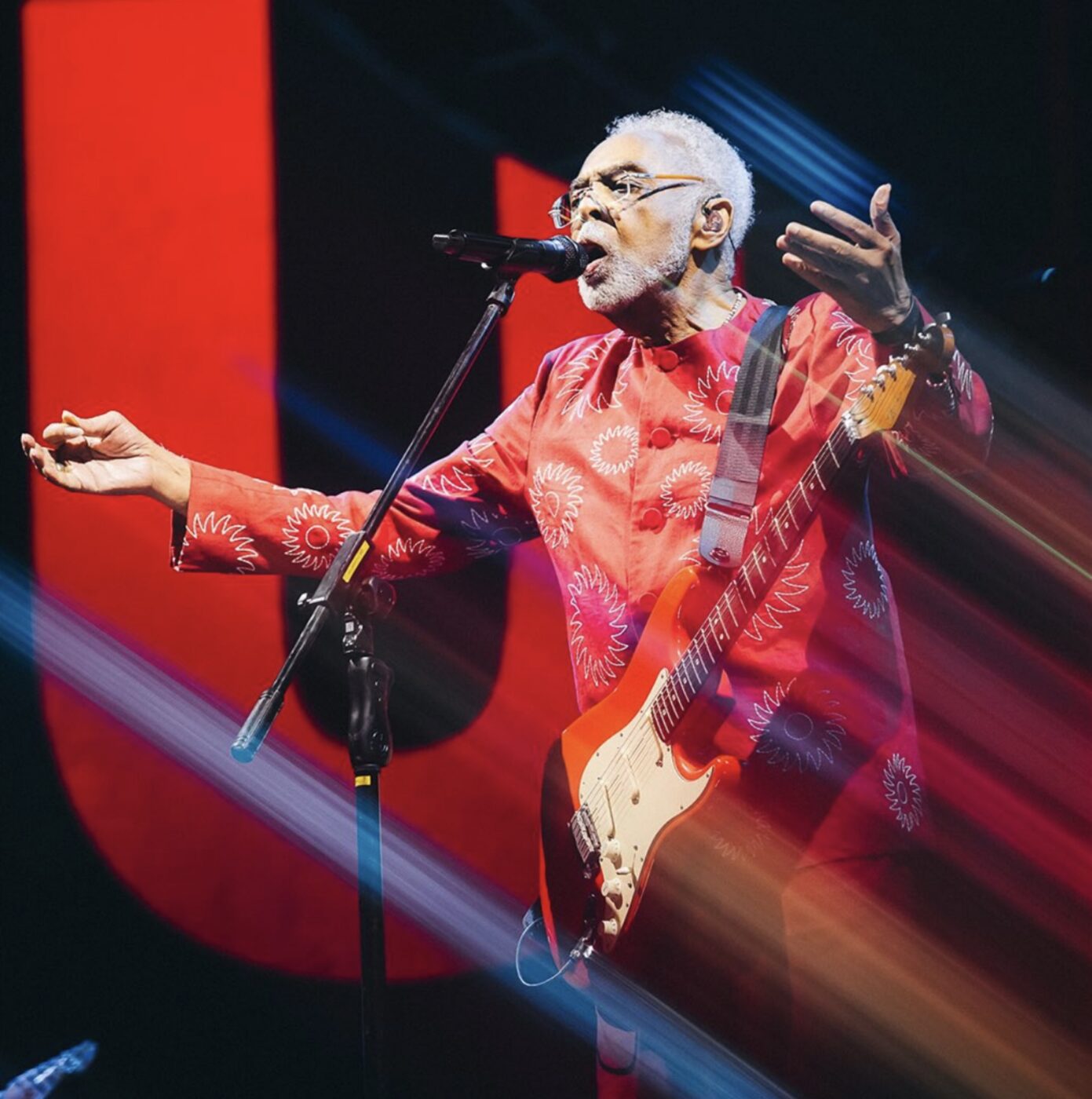 Gilberto Gil faz homenagem à Preta Gil durante show em São Paulo