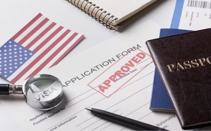 Brasileiros menores de 14 e maiores de 79 anos precisarão de entrevista para obter visto americano