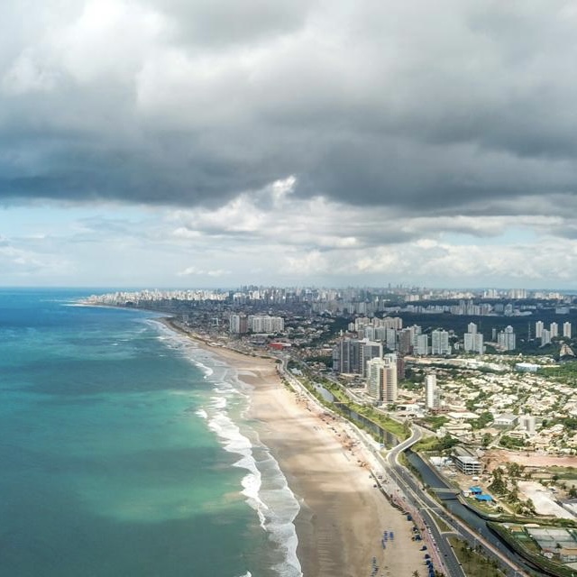 Justiça suspende trecho de lei que dispensava estudo de sombreamento para obras na orla de Salvador
