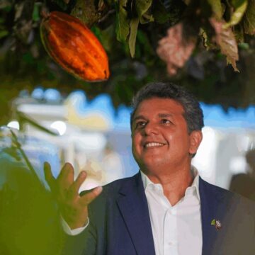 Baiano de Guanambi lidera missão brasileira no Salon du Chocolat, maior evento de chocolate do mundo Baiano de Guanambi lidera missão brasileira no Salon du Chocolat, maior evento de chocolate do mundo