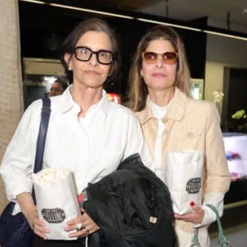 Marina Lima faz rara aparição ao lado da esposa em São Paulo