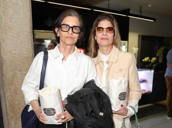 Marina Lima faz rara aparição ao lado da esposa em São Paulo