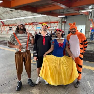 Chaves, Quico e Peter Pan: Metrô de Salvador entra no clima do Dia das Crianças com operadores fantasiados
