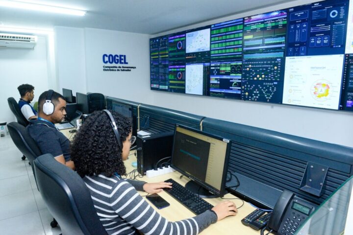 Salvador chega a 1.500 km de fibra ótica e internet rápida em escolas, postos de saúde e praças