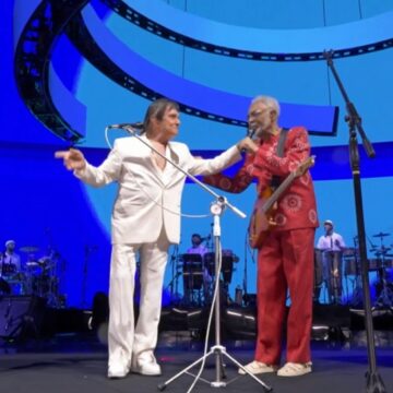 Roberto Carlos participa do último show da turnê “Tempo Rei” de Gilberto Gil em São Paulo; assista