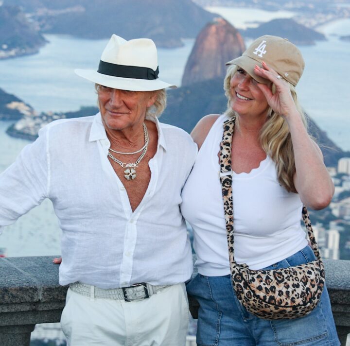 De férias no Rio de Janeiro, Rod Stewart visita o Cristo Redentor com a família De férias no Rio de Janeiro, Rod Stewart visita o Cristo Redentor com a família