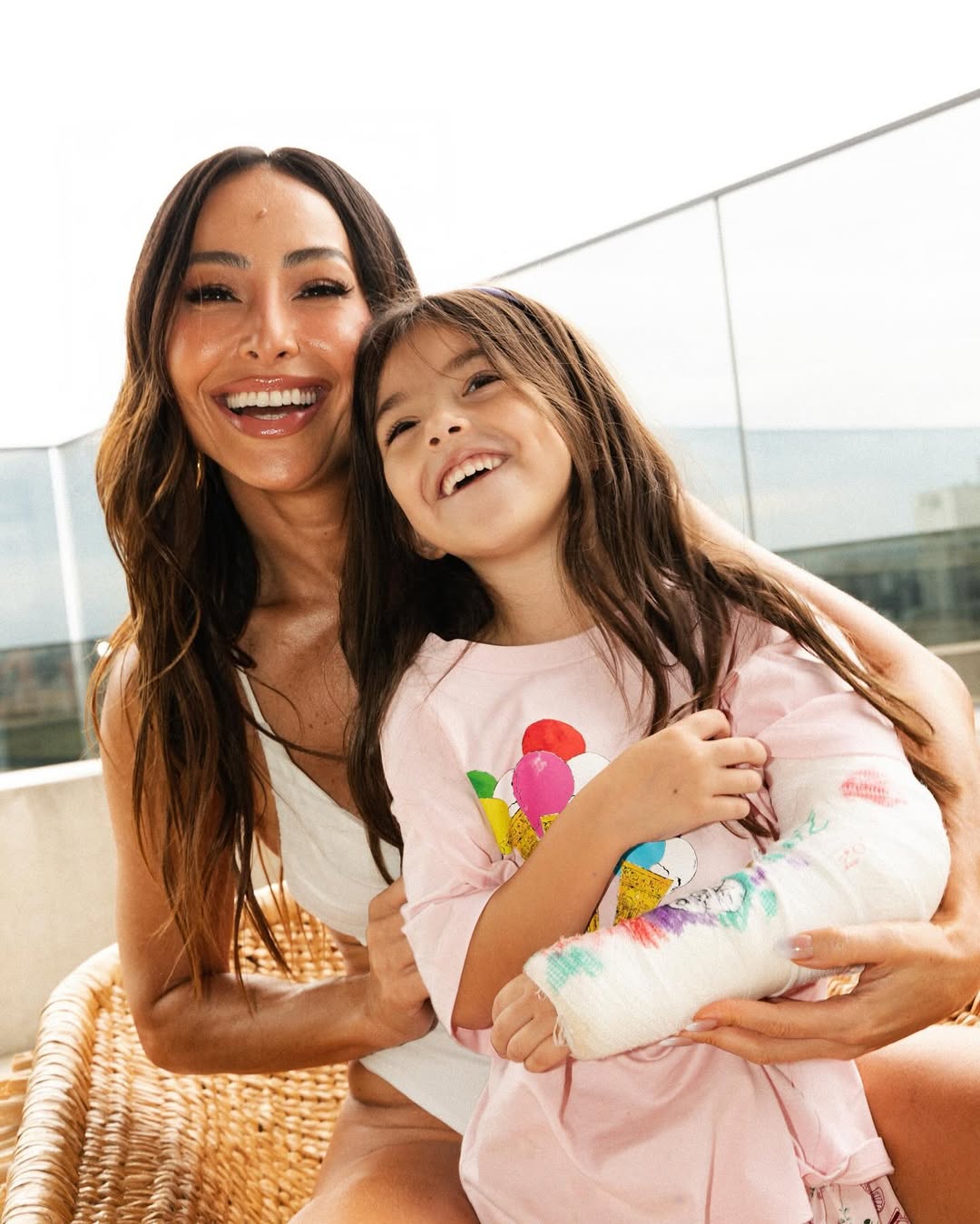 Filha de Sabrina Sato e Duda Nagle encanta ao surgir fantasiada para o Halloween Filha de Sabrina Sato e Duda Nagle encanta ao surgir fantasiada para o Halloween