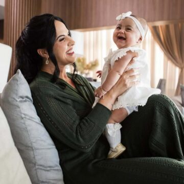 Graciele Lacerda encanta ao mostrar foto do primeiro RG da filha Clara Graciele Lacerda encanta ao mostrar foto do primeiro RG da filha Clara