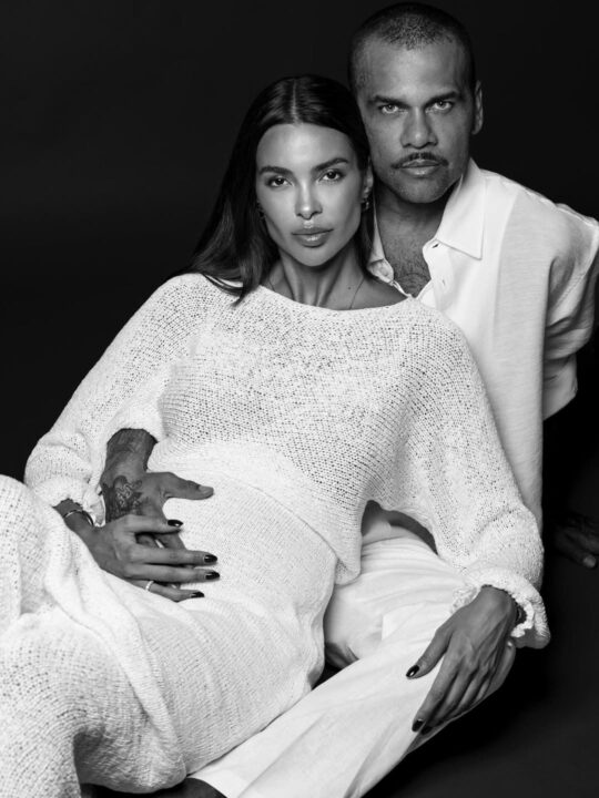 Esposa de Daniel Alves compartilha registro raro do primeiro filho do casal