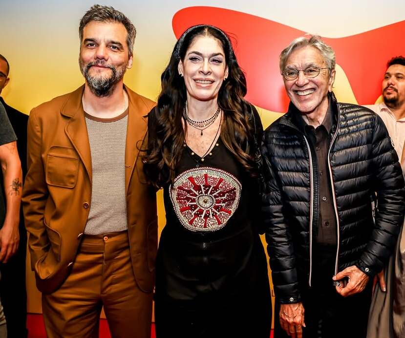 Wagner Moura e Caetano Veloso se encontram nos bastidores do Festival do Rio