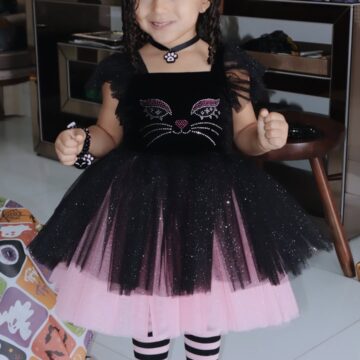 Filha de Lore Improta e Léo Santana ganha festa de Halloween e encanta com look especial; veja fotos Filha de Lore Improta e Léo Santana ganha festa de Halloween e encanta com look especial; veja fotos
