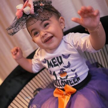 Filha de Graciele Lacerda e Zezé di Camargo arranca elogios ao surgir com look de Halloween; veja fotos Filha de Graciele Lacerda e Zezé di Camargo arranca elogios ao surgir com look de Halloween; veja fotos