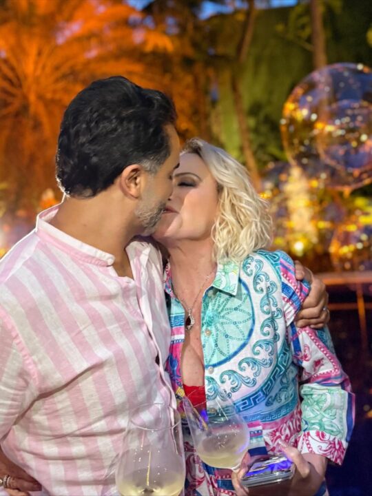 Ana Maria Braga abre o coração e se declara ao marido em data especial: “Presente que Deus me deu” Ana Maria Braga abre o coração e se declara ao marido em data especial: “Presente que Deus me deu”