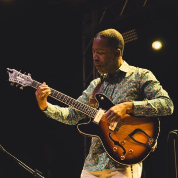 Tiganá Santana apresenta show especial em prol do Teatro Gamboa