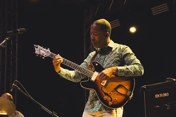 Tiganá Santana apresenta show especial em prol do Teatro Gamboa