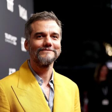Wagner Moura fala sobre favoritismo ao Oscar, novo filme nos EUA e turnê europeia de peça teatral