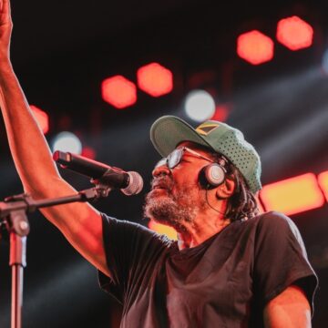 Edson Gomes reúne milhares de pessoas na abertura do Festival de Lençóis