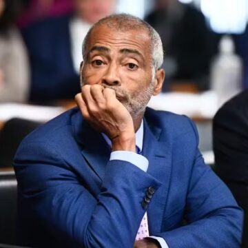 Lancha, mansão e três carros: bens de Romário vão a leilão para pagar dívida de R$ 10,8 milhões