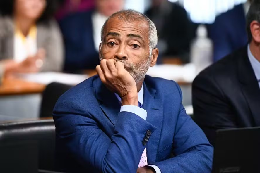 Lancha, mansão e três carros: bens de Romário vão a leilão para pagar dívida de R$ 10,8 milhões