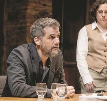 Espectadora interrompe peça de Wagner Moura em Salvador para reclamar do frio
