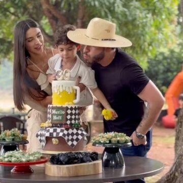 Murilo Huff celebra aniversário de 30 anos com o filho Léo e a noiva Gabriela Versiani