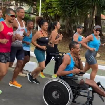 Após amputação, corredor Emerson Pinheiro volta a treinar com o grupo em Salvador